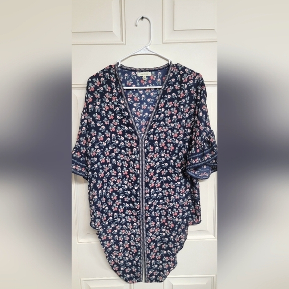 Women's Medium Max Studio Floral Bohemian Lightweight Blouse With Front Tie. - Picture 1 of 8